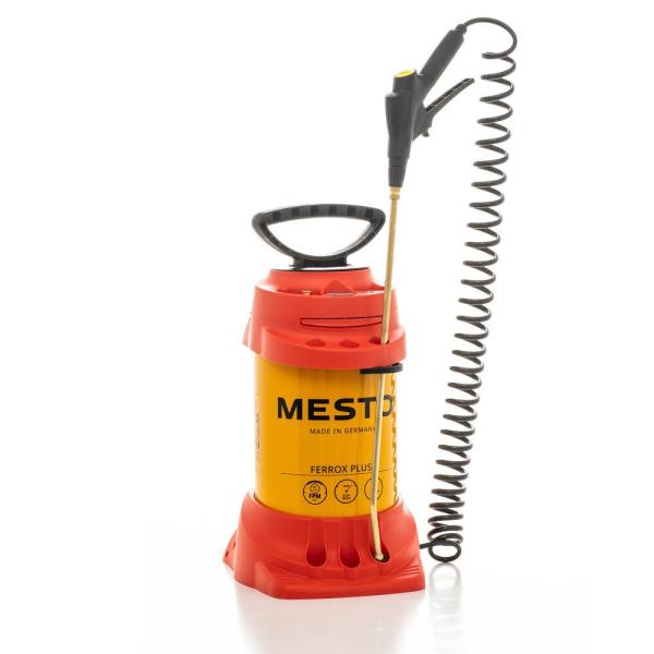 Komplettansicht des MESTO FERROX PLUS 5 Hochdrucksprühgeräts 3565P mit gelbem Behälter, rotem Schutzmantel, Spiralschlauch und ergonomischer Spritzpistole